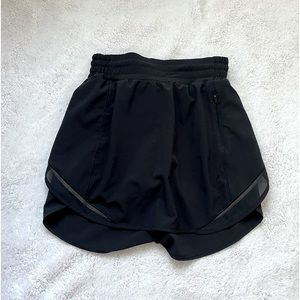 Hi! I’m selling a Lululemon hotty hot high-rise skirt! It’s a Size 2, 14”